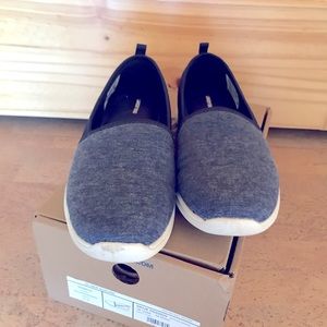 Like new. Lands End navy knit comfort walking shoes.